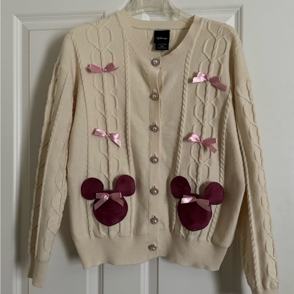 Boxlunch Minnie Mouse cardigan